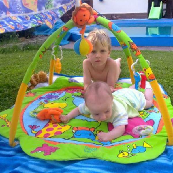 Zdravíme:-) na Moje těhotenství.cz Zdravíme:-)