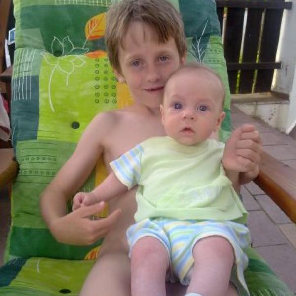 Zdravíme:-) na Moje těhotenství.cz Zdravíme:-)