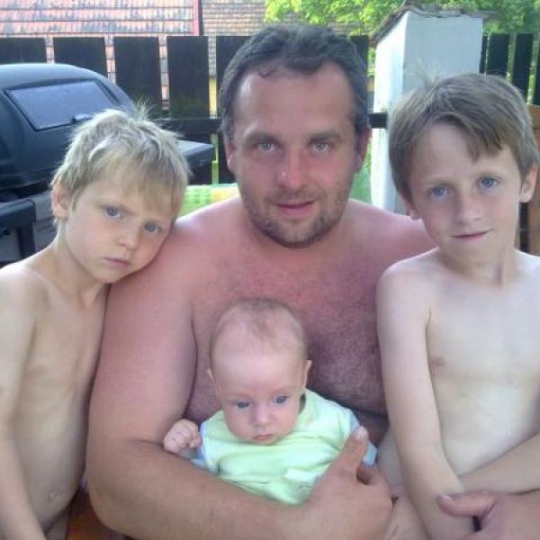 Zdravíme:-) na Moje těhotenství.cz Zdravíme:-)