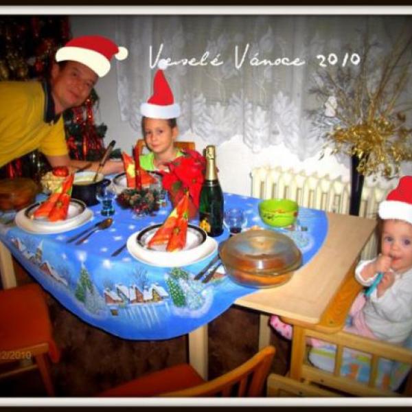 Taky už máme 10 měsíců :-) A LEZEME :-)