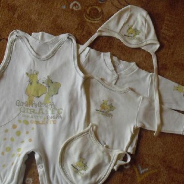 Prodávám věcičky 0-3m značkové, málo nošené :))převážně podzim :)