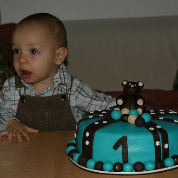 Oslava 1.narozenin a můj první potahovaný dortík:-)