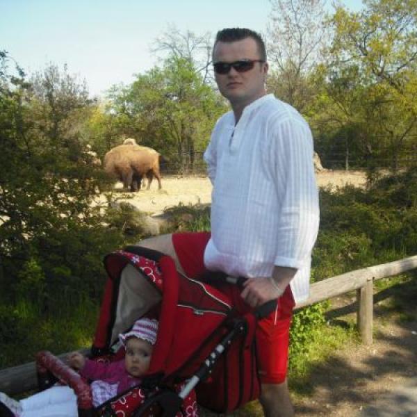 hlásím se po hodně...