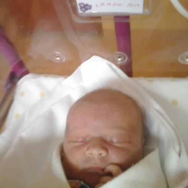 Andrejka pár hodin po porodu