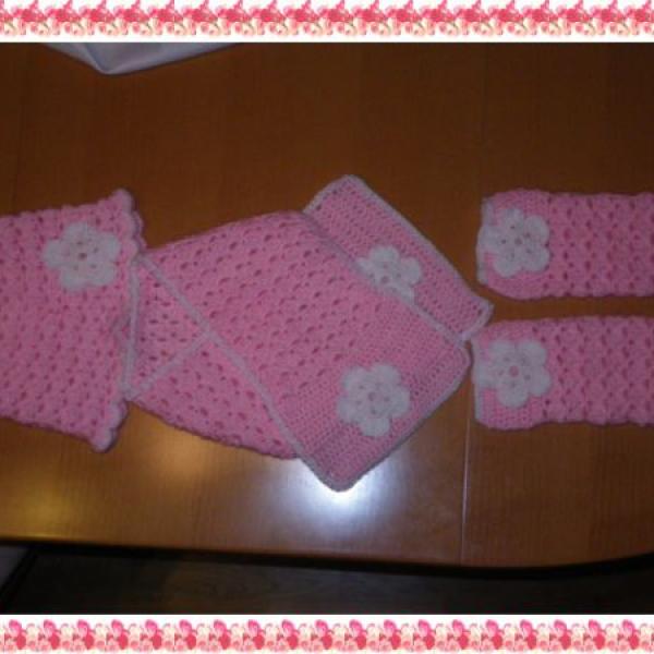 Dvě soupravy pro dvojčecí holčičky