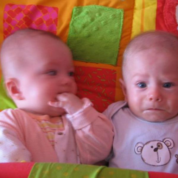 dvojčata-divočata už 7měsíců:) :)