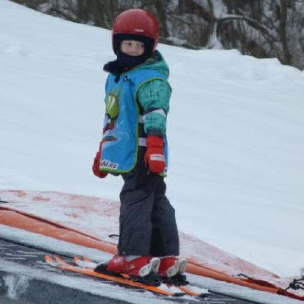 Kristiánkův lyžařský výcvik ve školce :)
