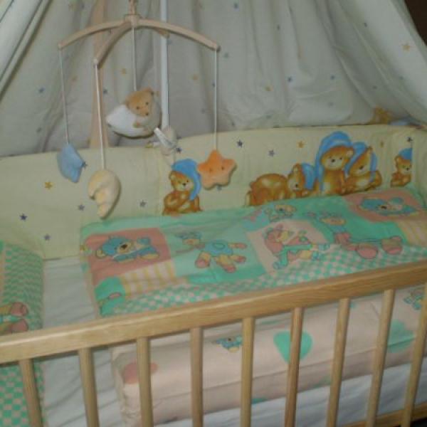 JEN NA OKO JAK BY MĚLA VYPADAT POSTÝLKA A KOČÁREK AŽ SE BUDEME STĚHOVAT.... 