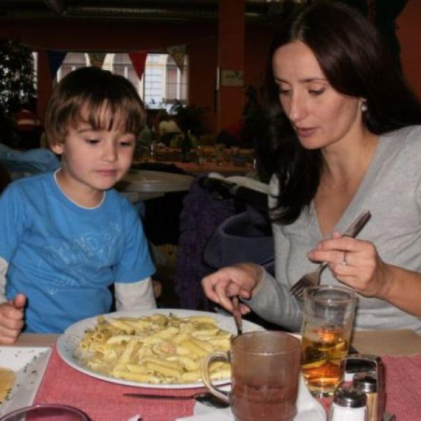 První Matyáškův chirurgický zákrok,velké drama a malé setkání tří červíčků u nás v pizzerce..