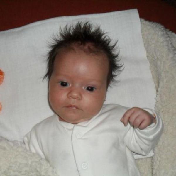 Jsou nám dva měsíce, bolest v krku a problémy s kojením!!! :(