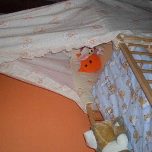 Lukáškův přebalovací pult a postýlka