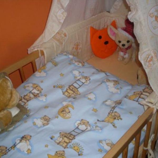 Lukáškův přebalovací pult a postýlka