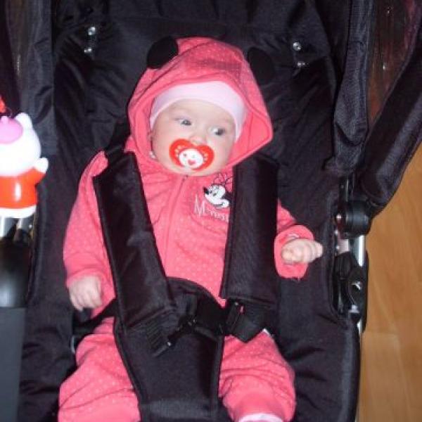 Nové fotky Nellinky &amp; nového kočárku!:-)