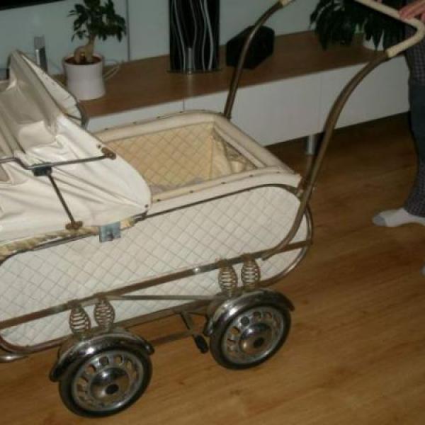 Dnes nám jsou dva měsíce