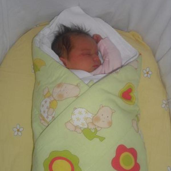 NELINKA 7.11.11 10:45 3270g 48 cm