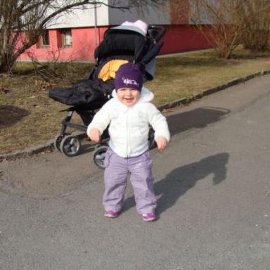 Valinka porvé na procházce po svých