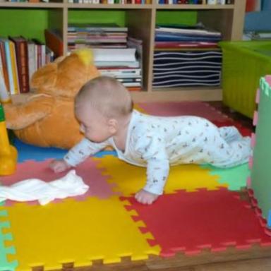 Fotecky Domisek zacal 6 mesic :) aneb snazim se dostat na kolinka :)