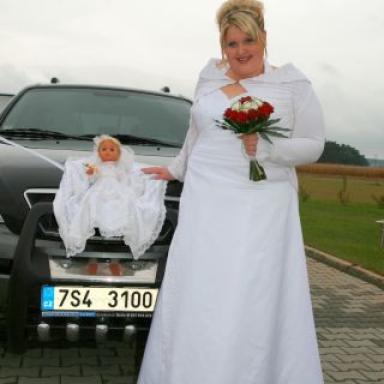 17.10.2009 moje svatbička kdo chce at se mrkne :-))))