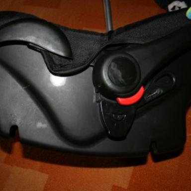 dáváte miminka v autosedačce do nákupního košíku?